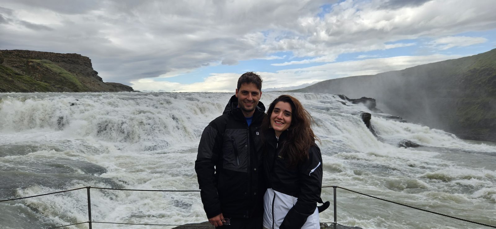 Mattia e Manuela alla cascata Gullfoss